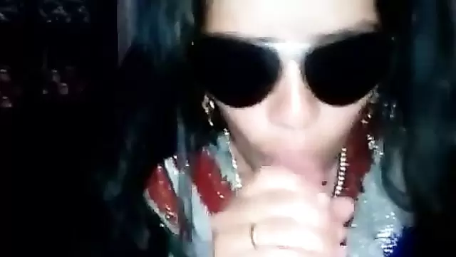 Özbek orospu, arkadaşının kocasına ağızla zevk veriyor.