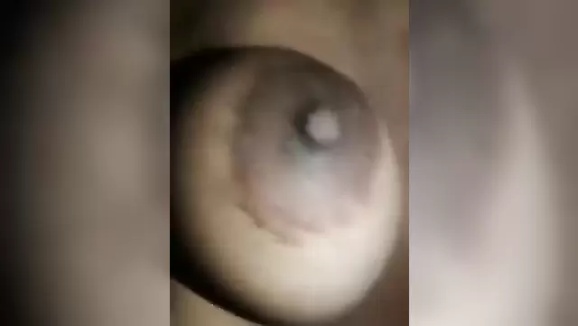 مراهقة أوزبكية صدرها كبير بتتناك بقوة في كسها التخين.